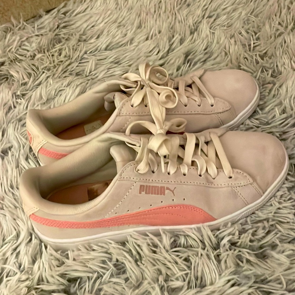 Size 9 womens. Puma shoes